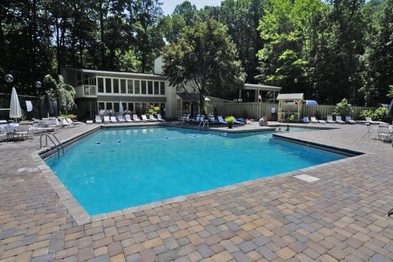 Swimming pool, sunbed
