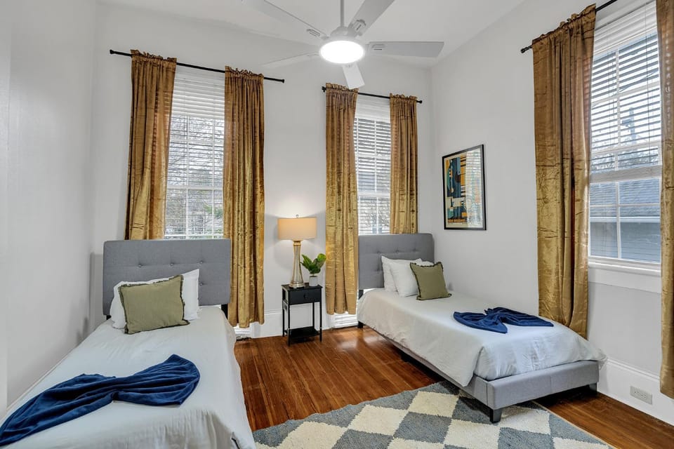 Historic Uptown home w gated parking Apartment in New Orleans