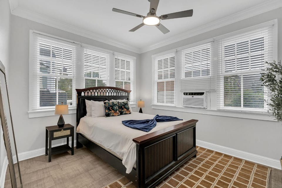 Historic Uptown home w gated parking Apartment in New Orleans