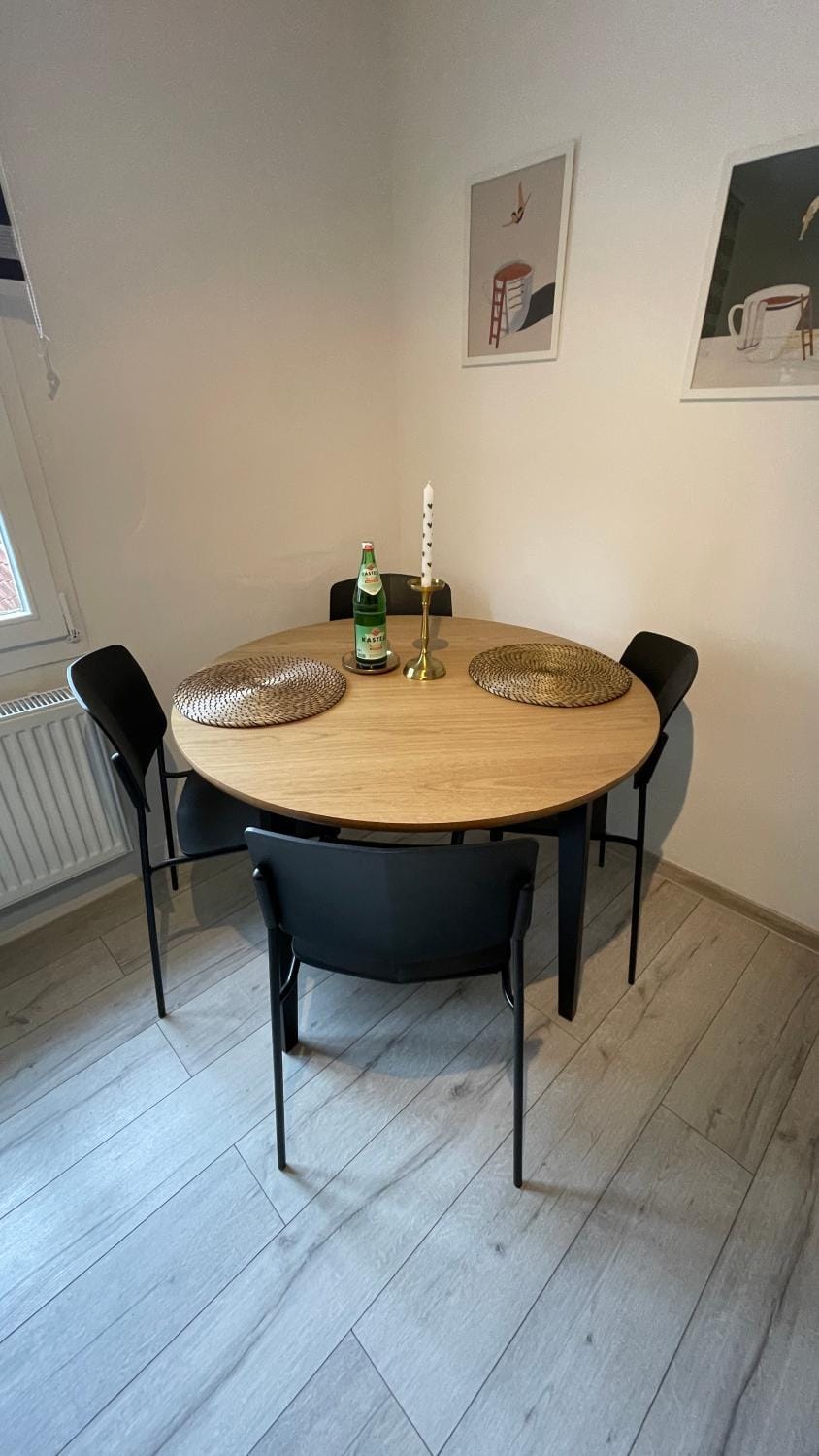 Seating area, Dining area