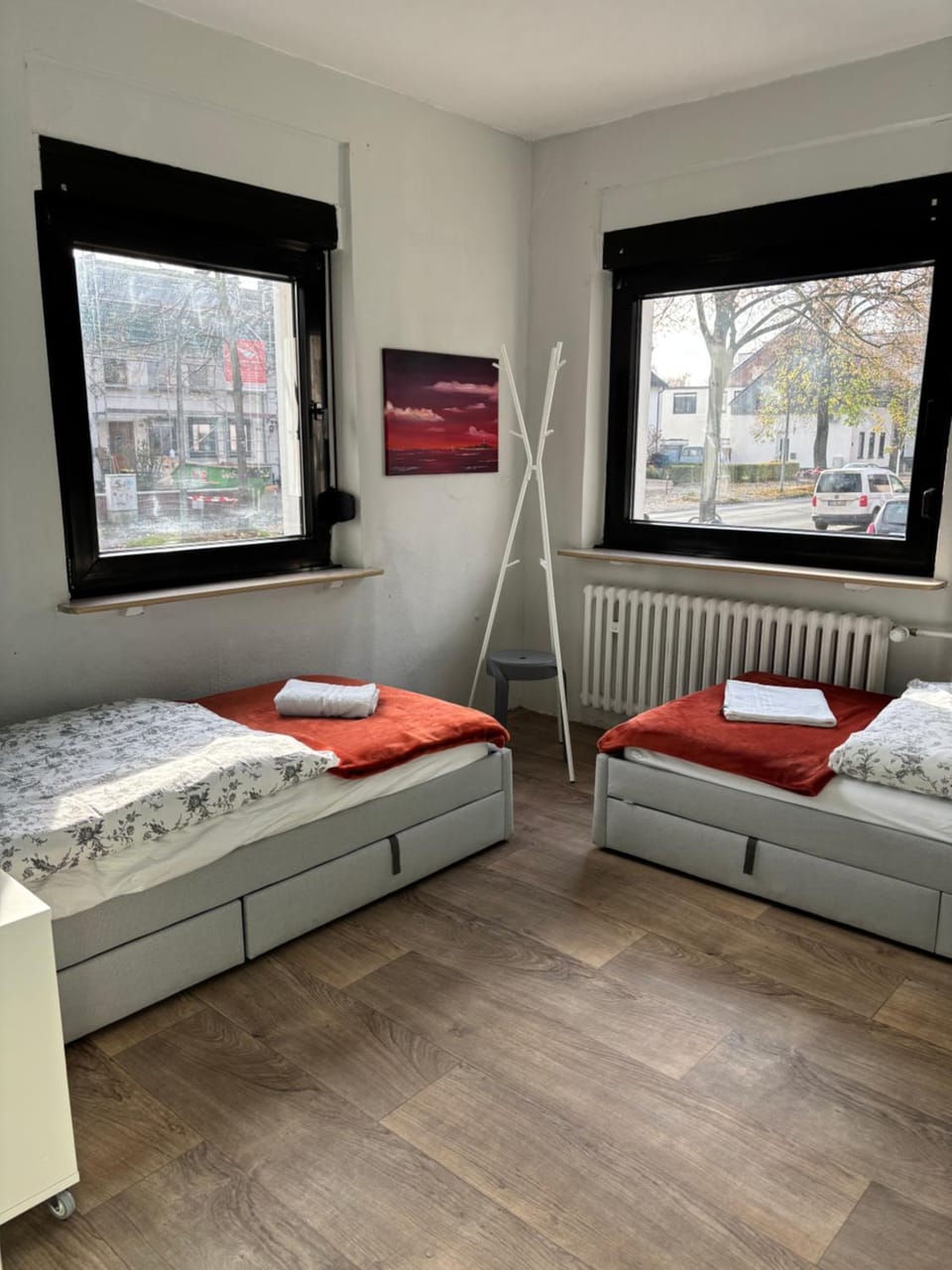 Amazing entire Apartment, U79&S1, Messe, Airport, Hbf, 6-Seen-Platte Bed and Breakfast in Duisburg
