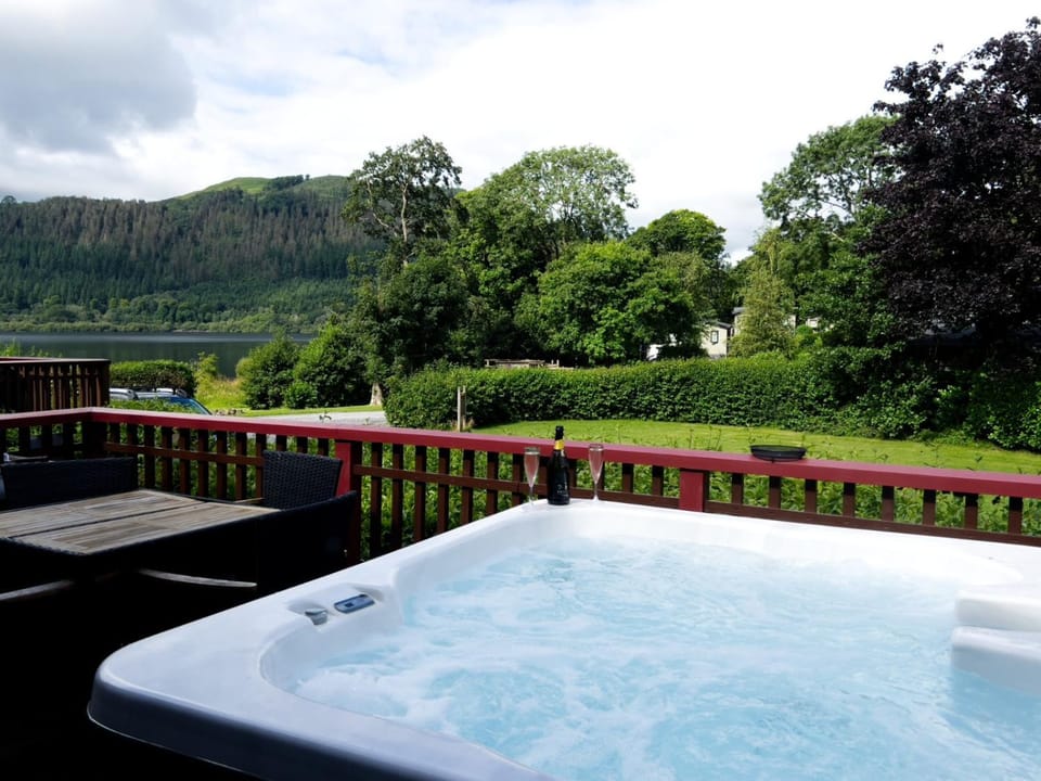 Bird's eye view, Hot Tub, Lake view, Mountain view