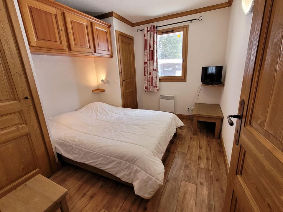 Bed, Bedroom, furniture