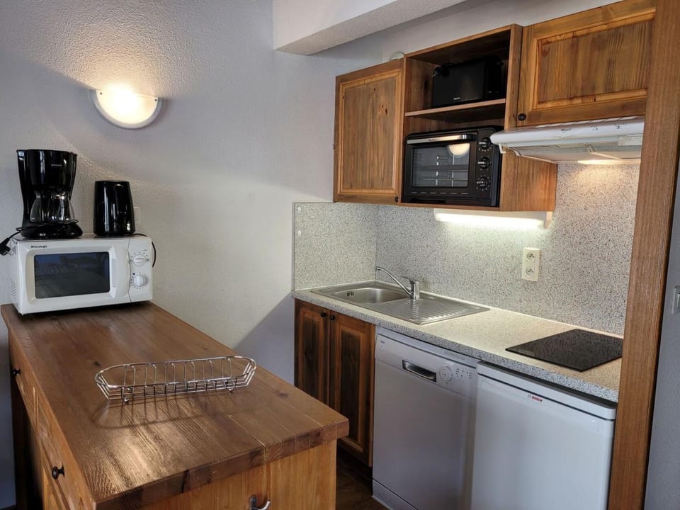 Bathroom, furniture, microwave, kitchen