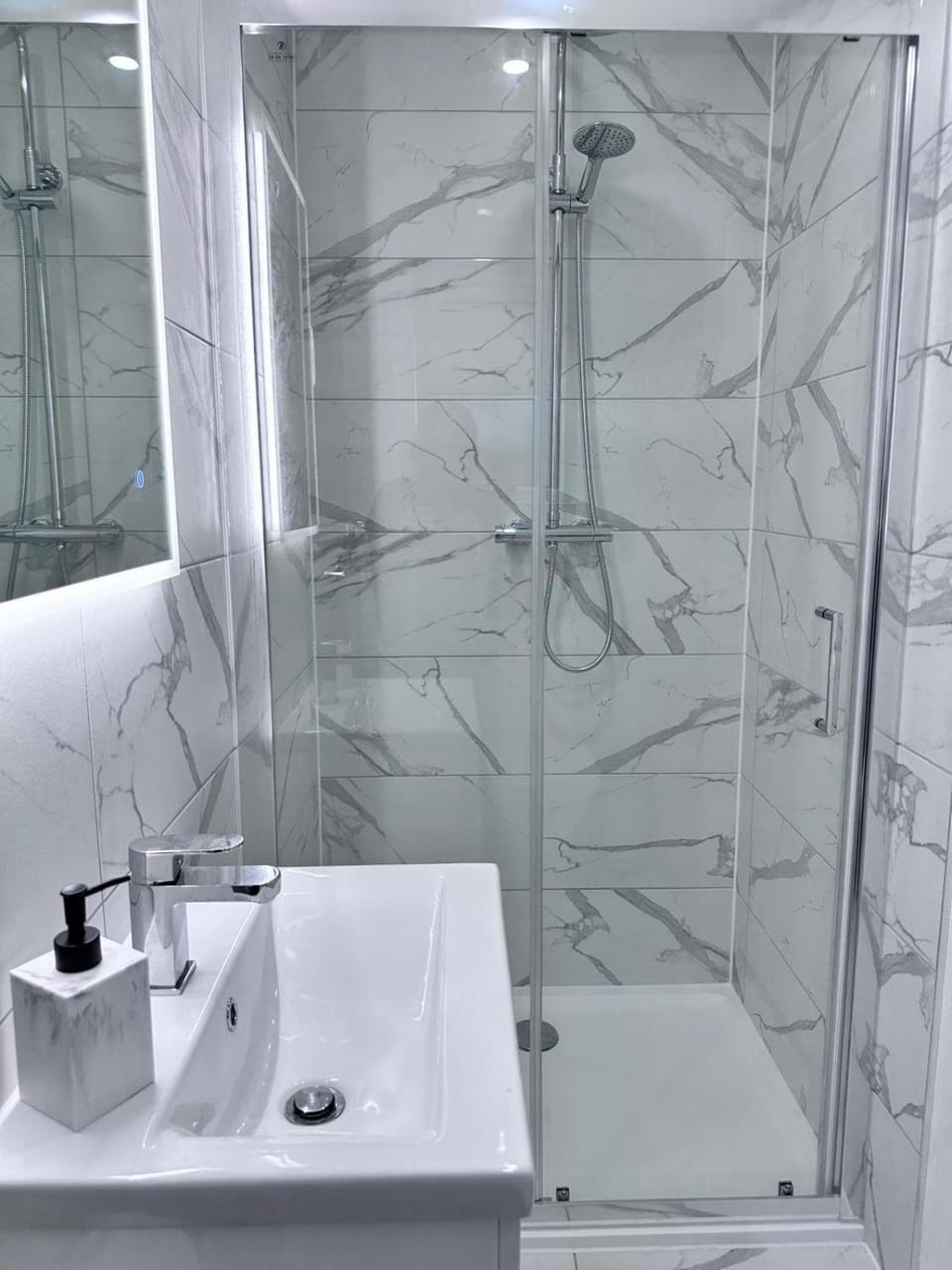 Shower, Bathroom, towels