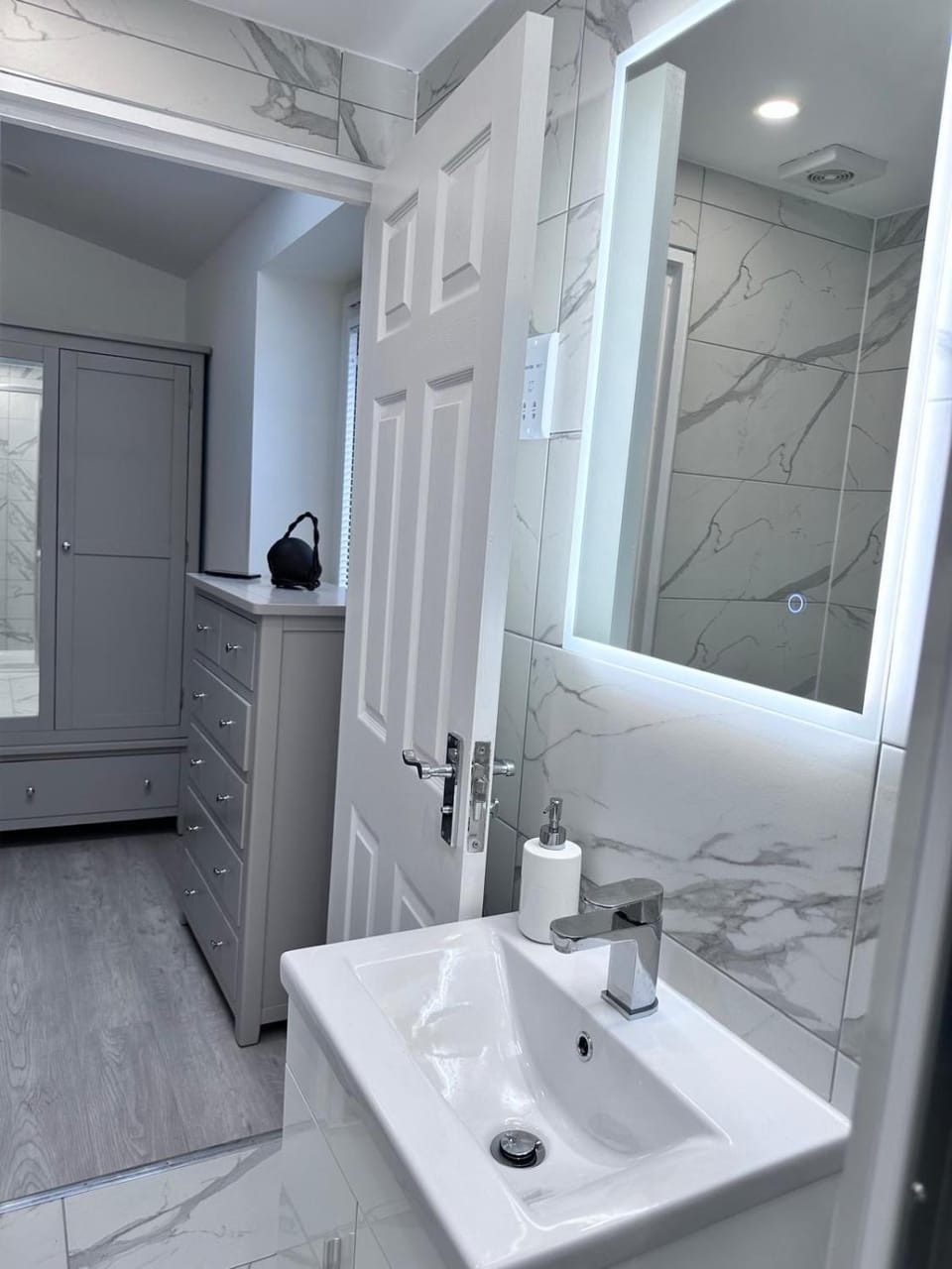 Shower, Bathroom, towels
