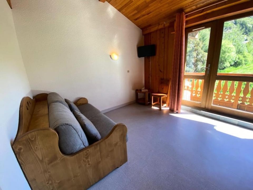 Bed, fireplace, furniture