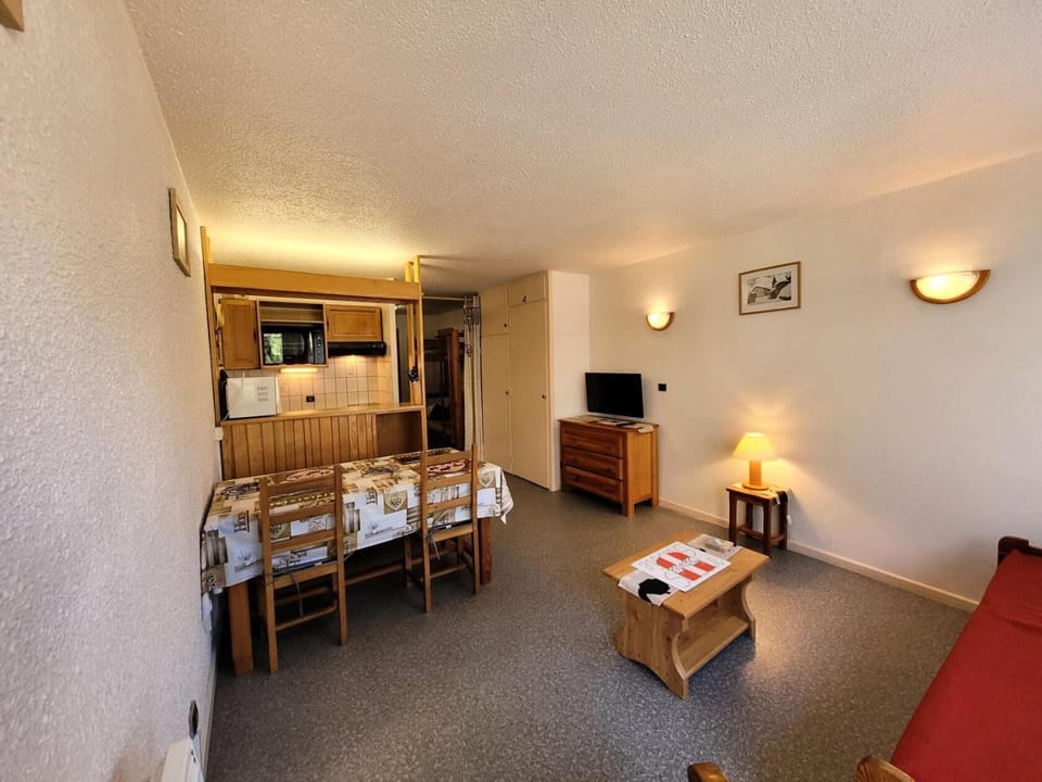 Bed, kitchen