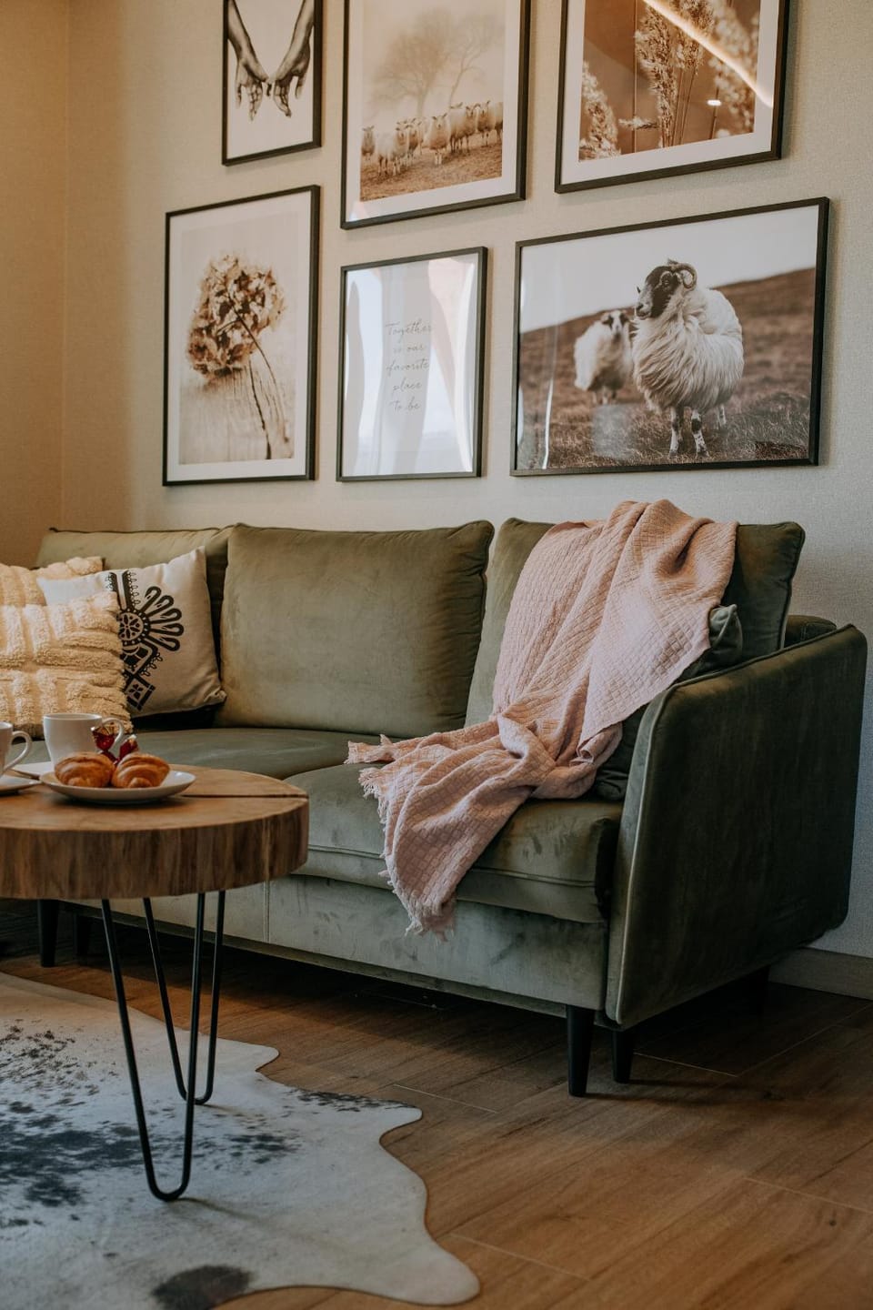 Living room, Seating area