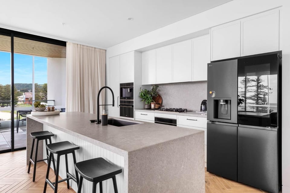Coffee/tea facilities, Kitchen or kitchenette, oven, stove