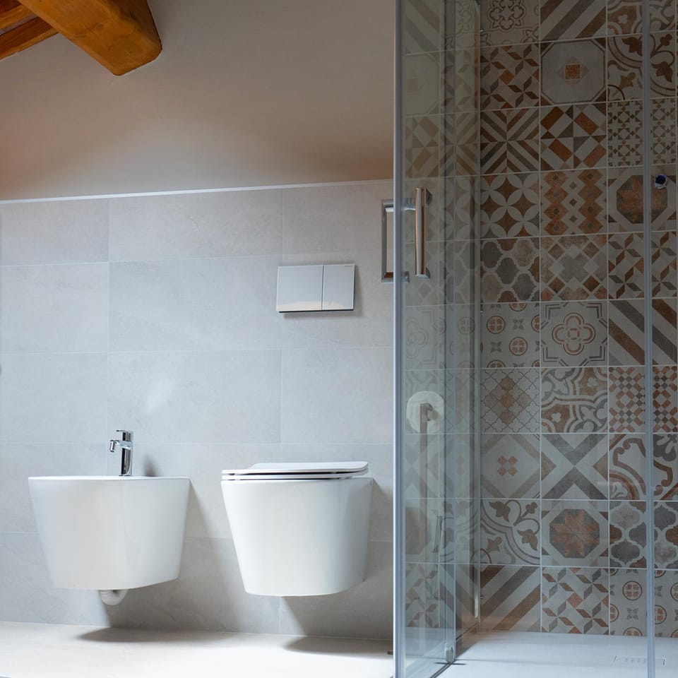 Shower, Toilet, Bathroom