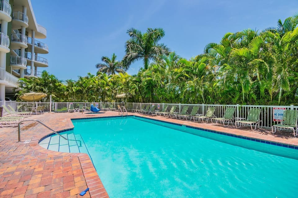 Crystal Palms 405 House in Treasure Island