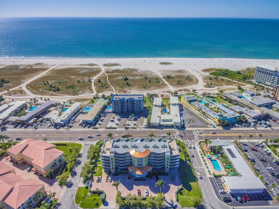 Crystal Palms 405 House in Treasure Island