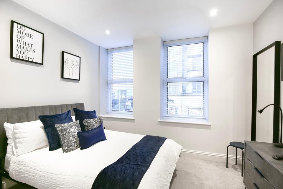 Bed, TV and multimedia, Bedroom, wardrobe