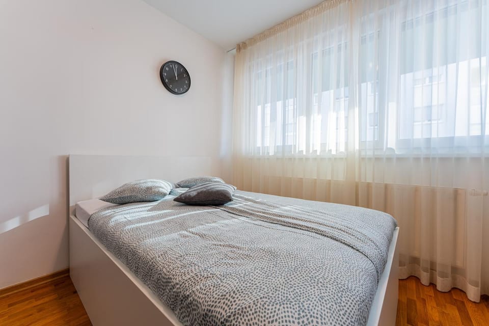 Bed, Photo of the whole room, Bedroom, Family, heating