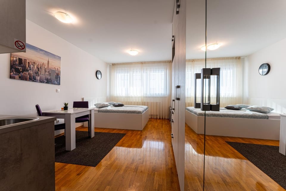 Property building, Bed, Living room, Photo of the whole room, Seating area, Dining area, Bedroom, hair dryier, internet, wardrobe