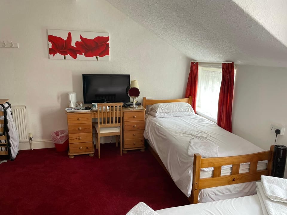 Robyn's Guest House Room Only Bed and Breakfast in Scarborough