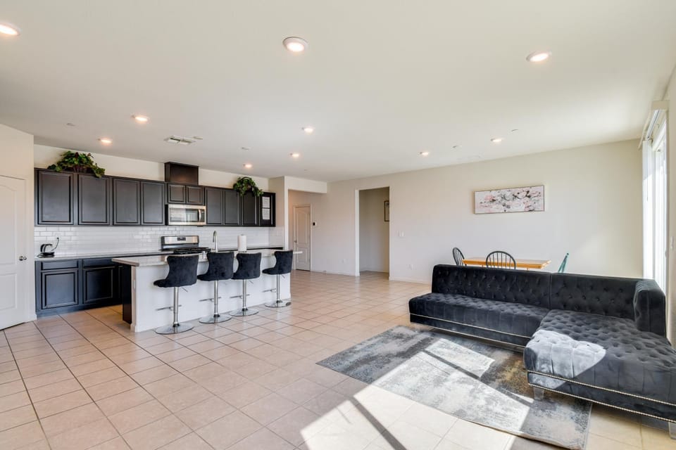 WFH-Friendly Getaway w/ Yard in Manteca! House in Manteca