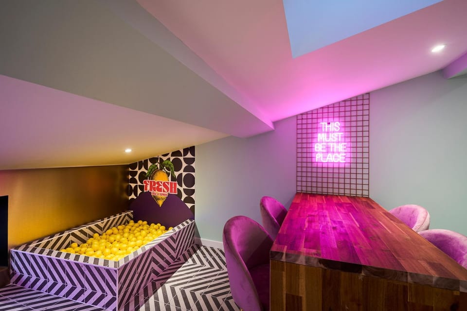 Dining area, Swimming pool