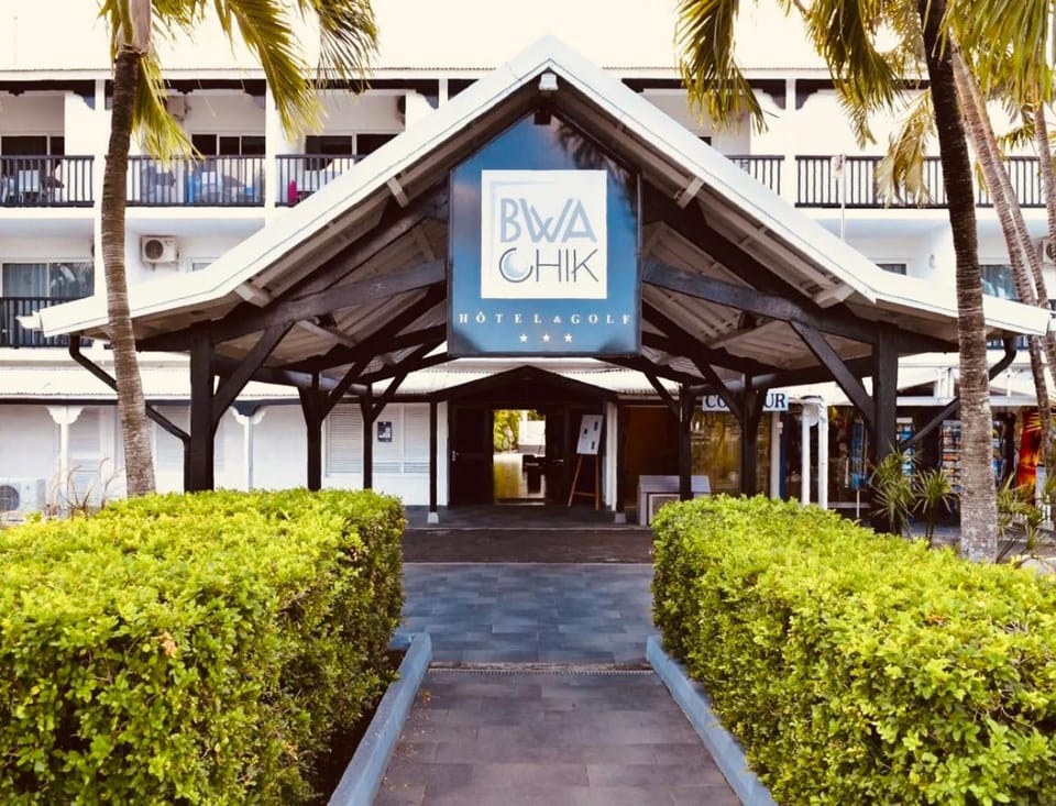 Facade/entrance