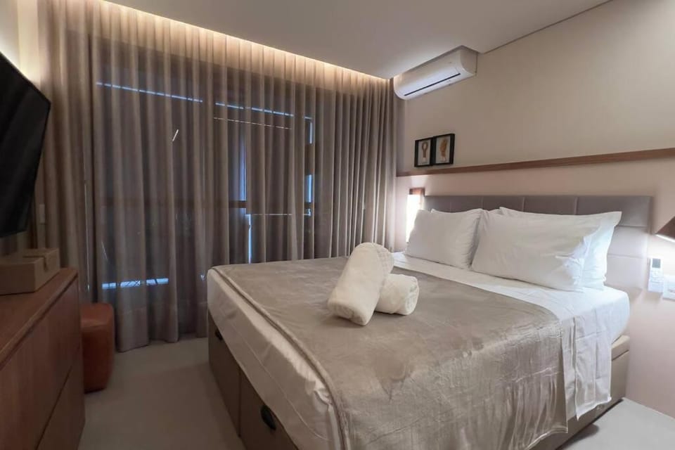 Bed, TV and multimedia, Bedroom, towels, air conditioner