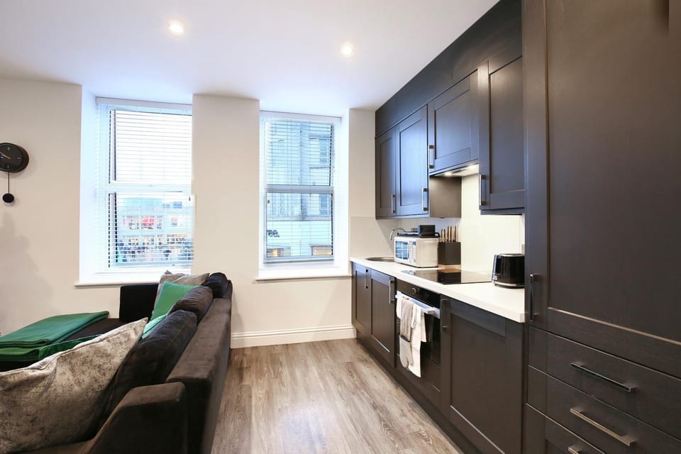 Kitchen or kitchenette, Living room, Seating area, pet friendly, stove, toaster
