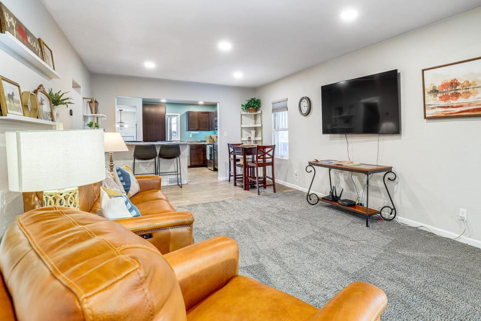 1 Mi to Dtwn Casper: Homey Getaway w/ Yard! House in Casper