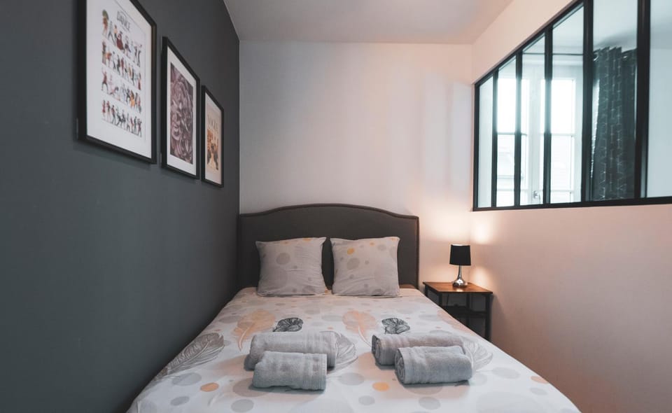 Bed, Decorative detail, Bedroom