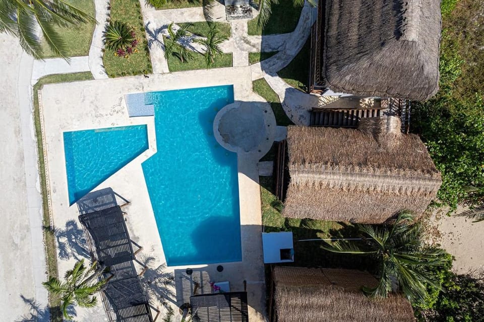 Property building, Day, Bird's eye view, Pool view, Swimming pool