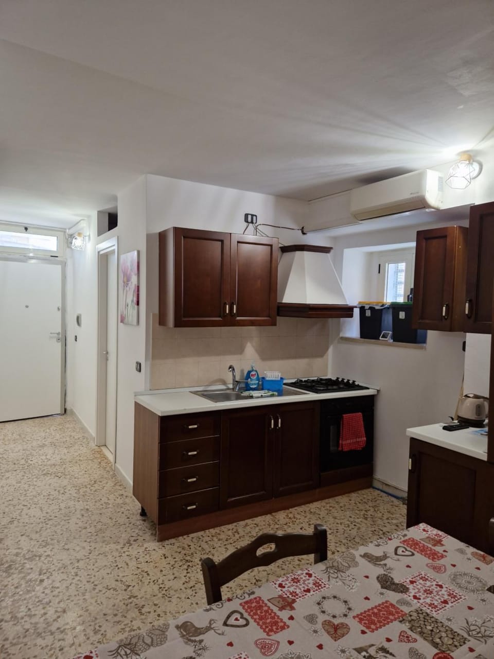 Kitchen or kitchenette, pet friendly, stove