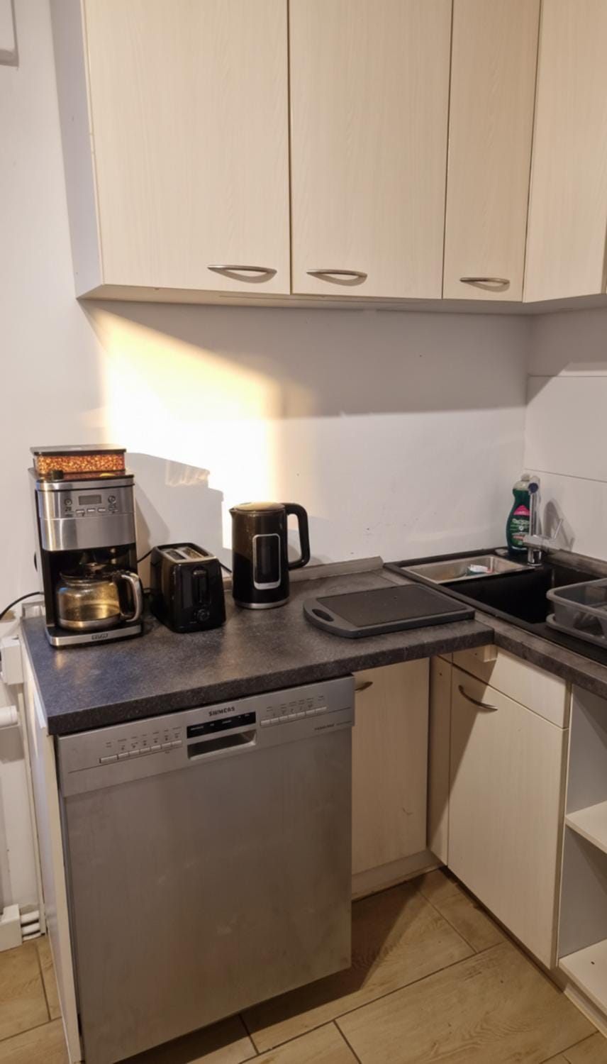 Coffee/tea facilities, Kitchen or kitchenette, dishwasher, toaster
