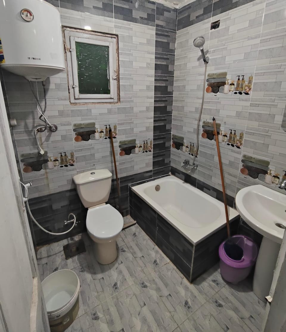 Shower, Toilet, Bathroom, Bath, bidet, towels