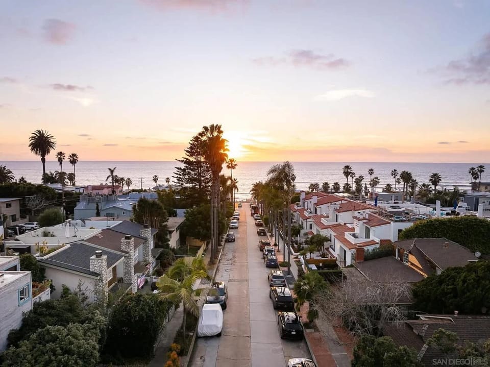 Nantucket-Style - Steps to Beach Rooftop Deck Ocean Views House in La Jolla