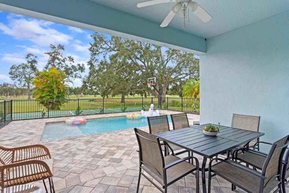 NEW-4B-2BA-Pool-Pickleball-Putting Green-BBall House in Bayshore Gardens