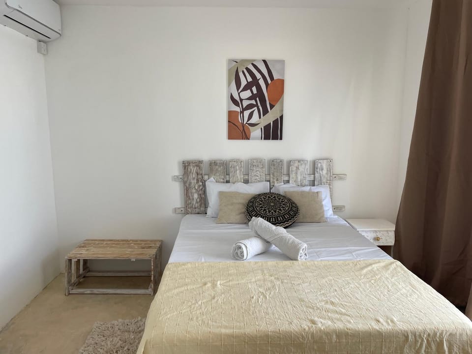 Bed, Photo of the whole room, Bedroom, air conditioner