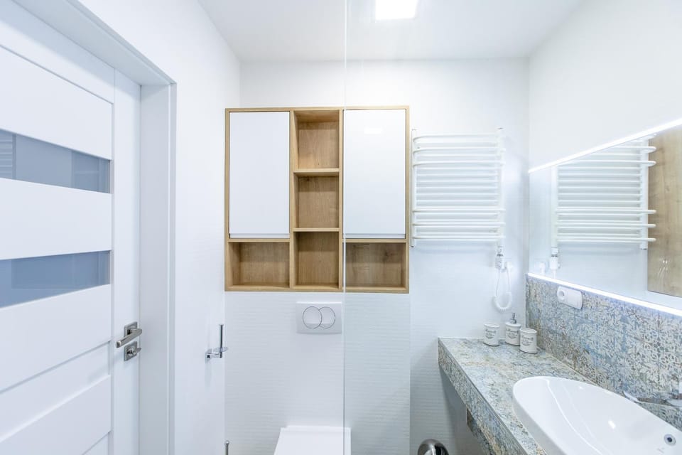 Shower, Toilet, Bathroom, towels