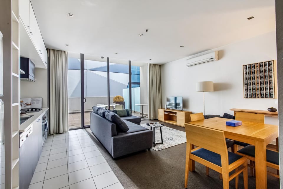 TV and multimedia, Kitchen or kitchenette, Living room, Seating area, Dining area, Evening entertainment, air conditioner