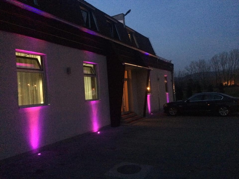 Facade/entrance, Night