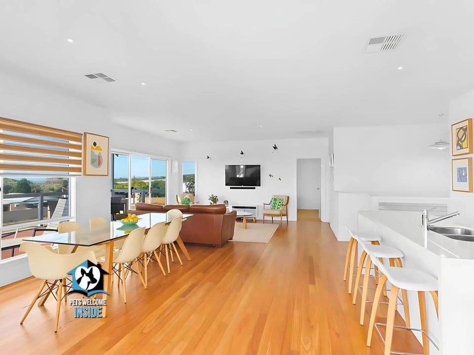TV and multimedia, Living room, Decorative detail, Decorative detail, Dining area, Family