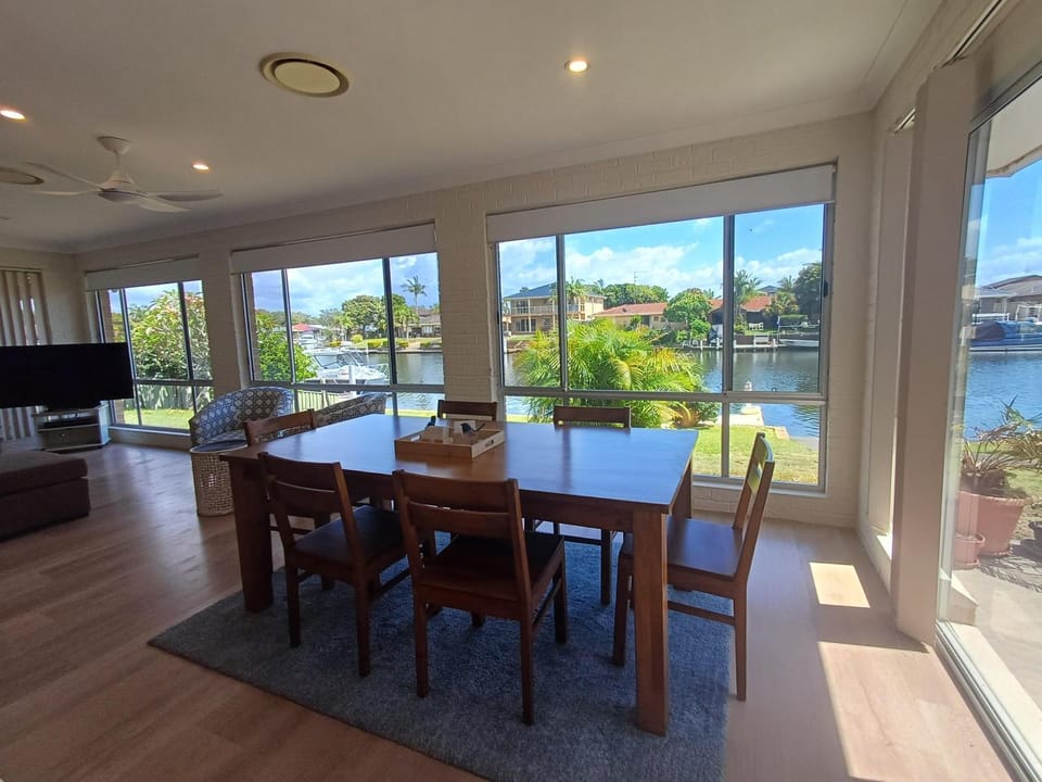 Dining area, Lake view