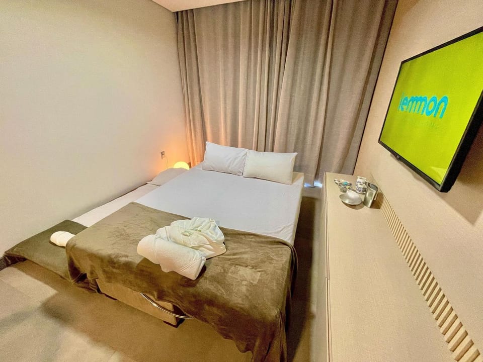 Bed, Living room