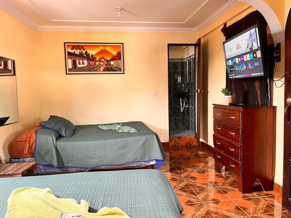 Bed, TV and multimedia, Photo of the whole room, Bedroom