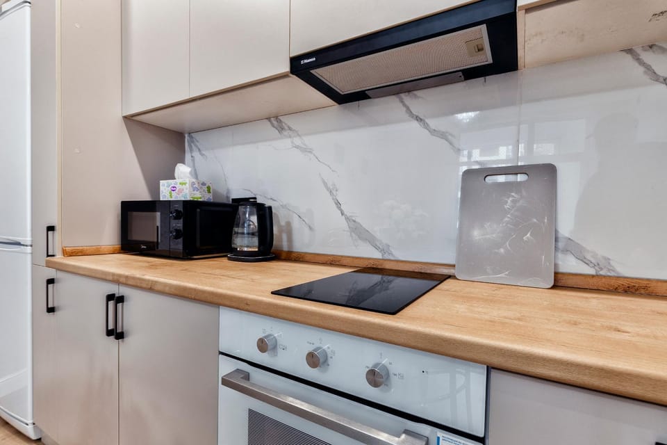 Coffee/tea facilities, Kitchen or kitchenette, oven, pet friendly, stove
