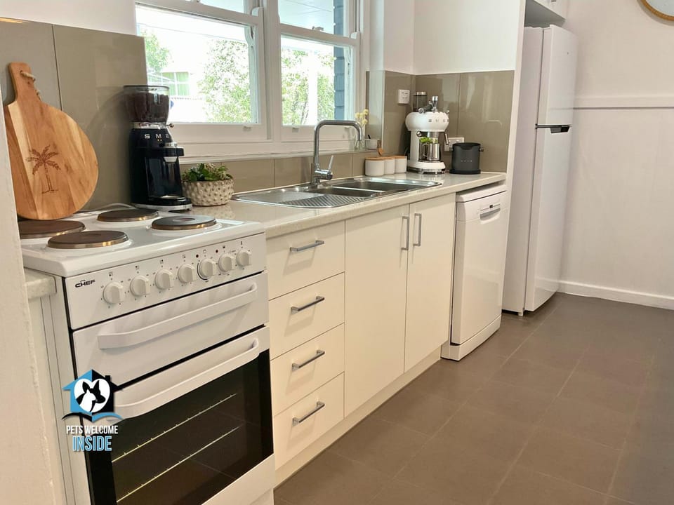 Kitchen or kitchenette, kitchen, kitchen
