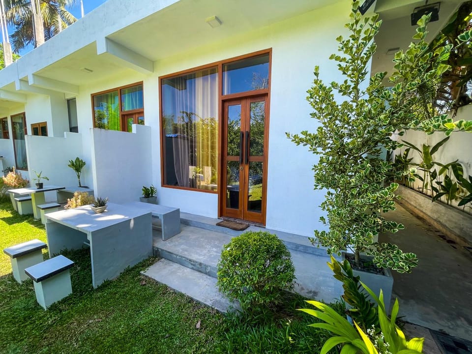 Chabee N Jay Villa Madiha Beach Vacation rental in Kamburugamuwa