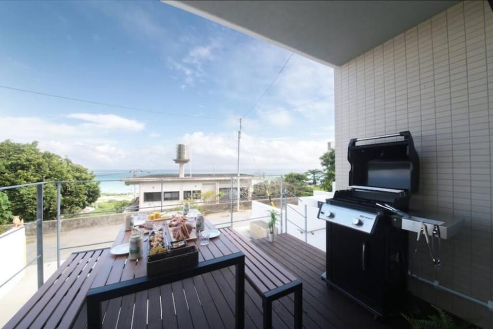 SMIRE STAY OKINAWA weiberプライベートBBQ 沖縄リゾートの新築一軒家 House in Okinawa Prefecture
