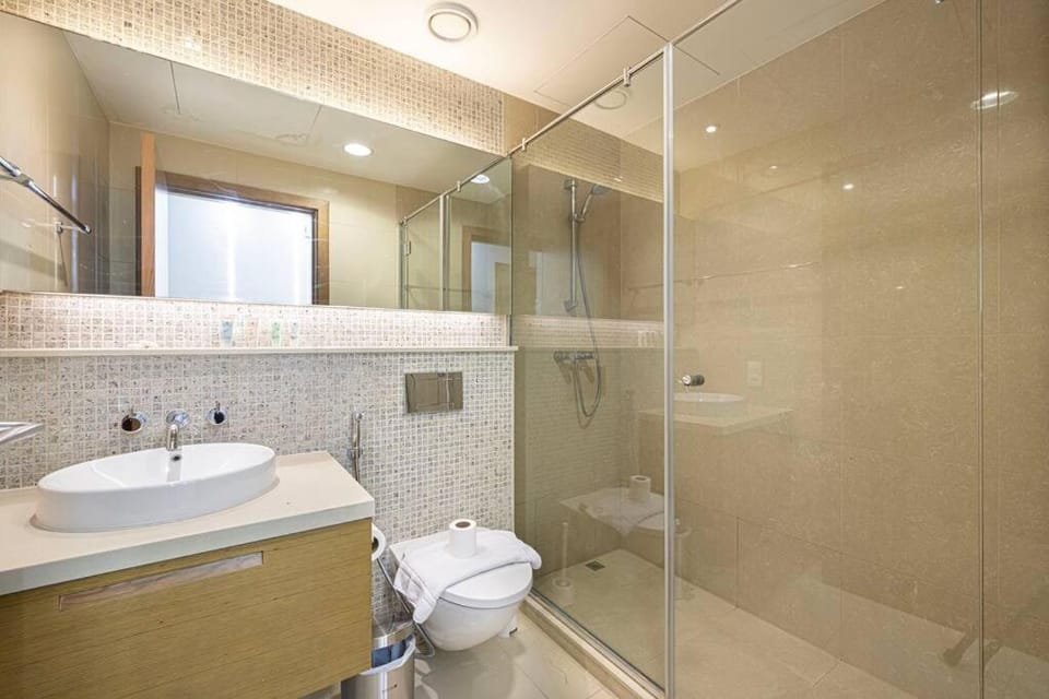 Stayélite at EMAAR Claren Tower - Lux Unit with Burj & Fountain View I Walk Dubai Mall Apartment in Dubai