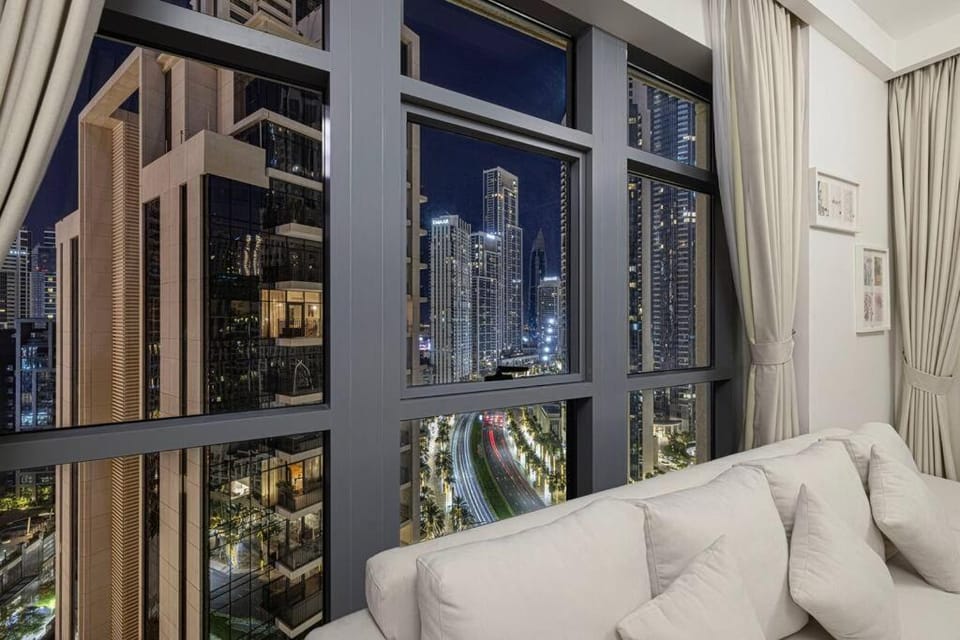 Stayélite at EMAAR Claren Tower - Lux Unit with Burj & Fountain View I Walk Dubai Mall Apartment in Dubai