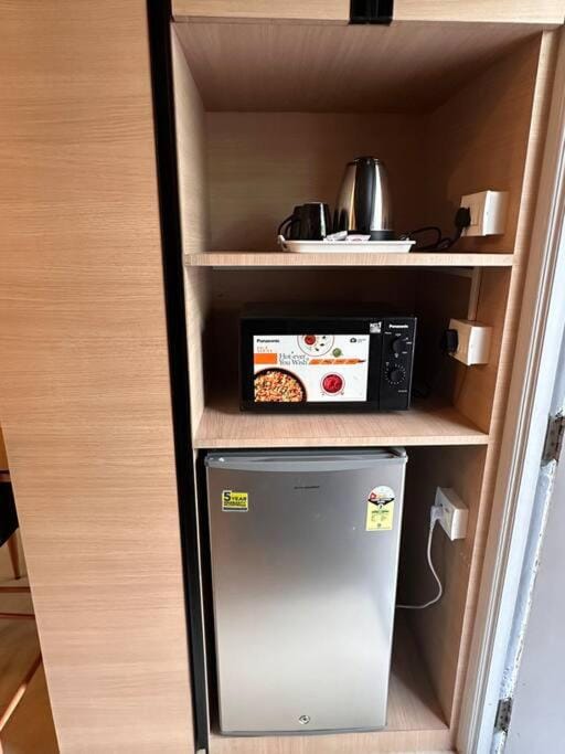 Zenn Pvt Studio with Balcony Smart Tv WiFi AC Apartment in Pune