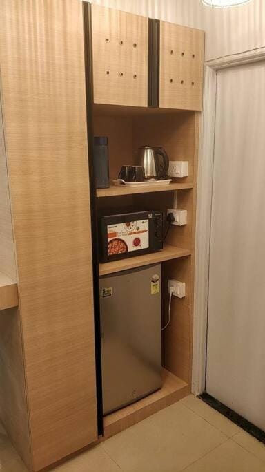 Zenn Pvt Studio with Balcony Smart Tv WiFi AC Apartment in Pune